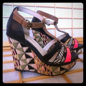 Aldo wedge, size 7
